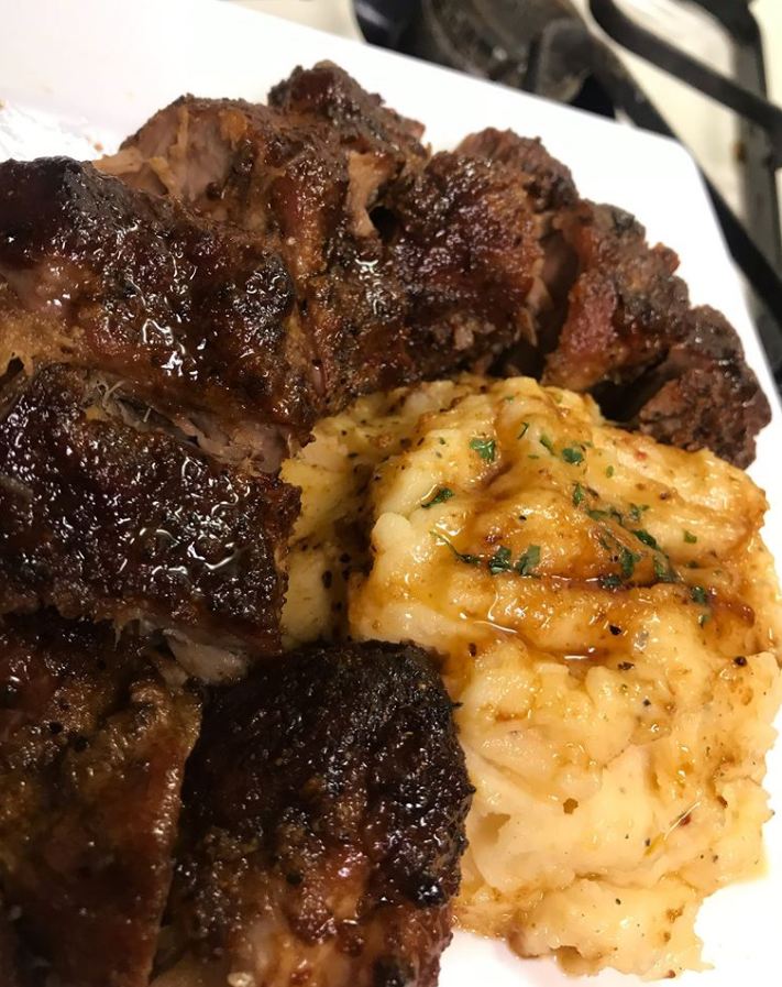 Easy Slow Cooker Country Ribs with Mashed Potatoes