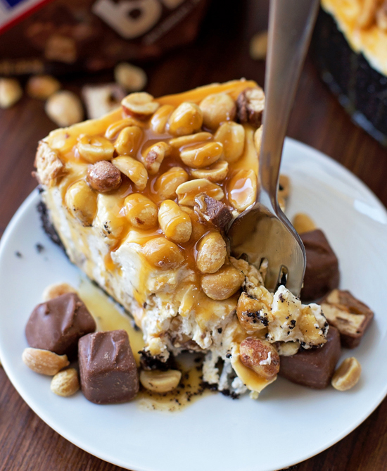 BEST AND DELICIOUS SNICKERS CHEESECAKE