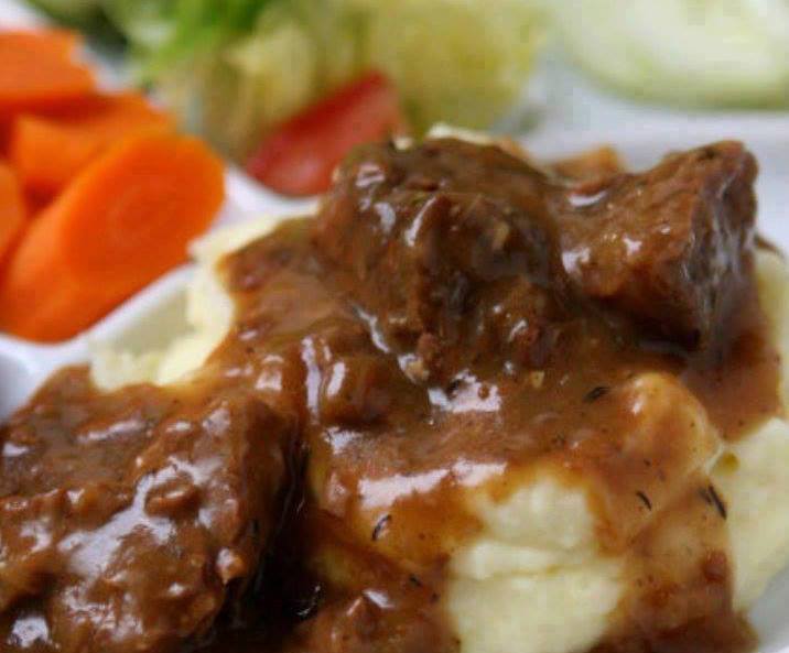 EASY SLOW COOKED ROAST & GRAVY WITH MASHED POTATOES