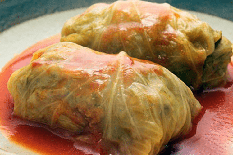 EASY SLOW COOKER STUFFED CABBAGE ROLLS