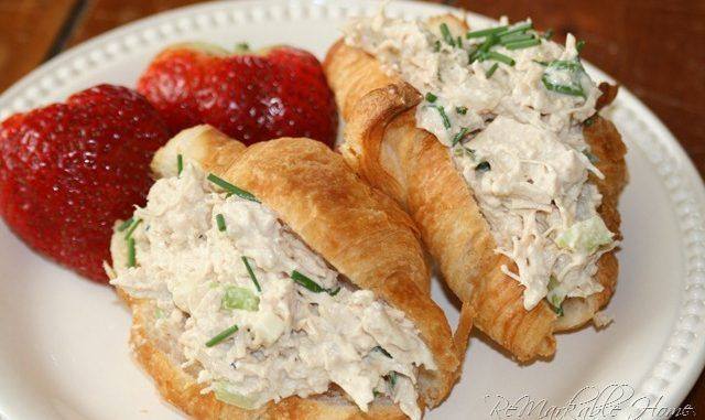 EASY AND SPECIAL CHICKEN SALAD