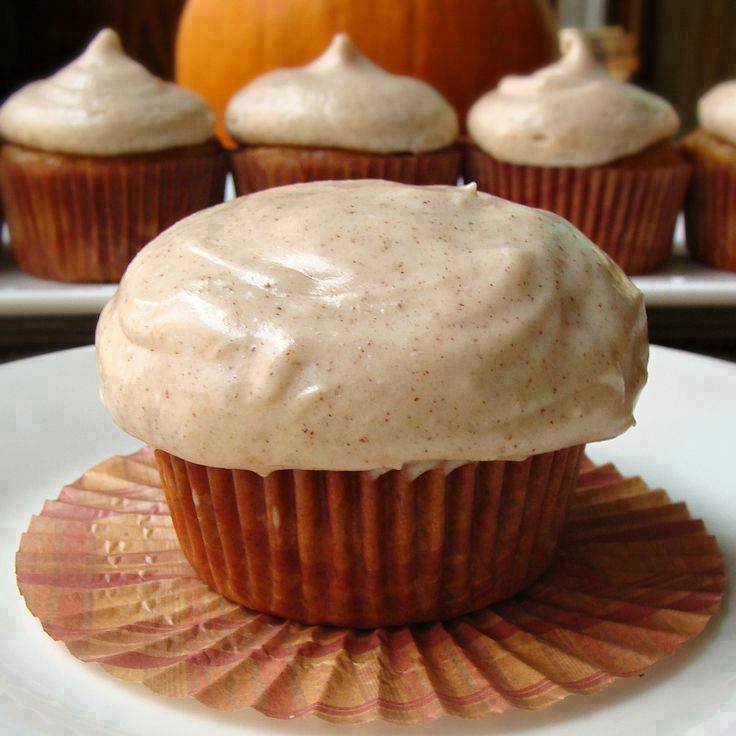 PERFECT PUMPKIN CUPCAKES WITH CINNAMON CREAM CHEESE FROSTING