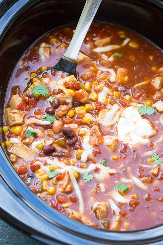 SLOW COOKER CHICKEN TACO SOUP