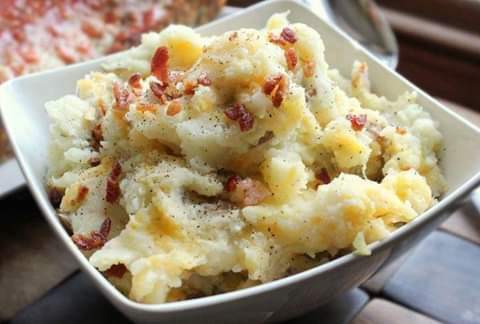 THE BEST BACON CHEDDAR SMASHED POTATOES