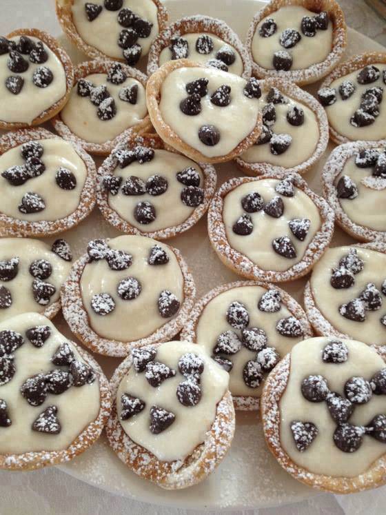 BEST AND DELICIOUS CANNOLI BITES