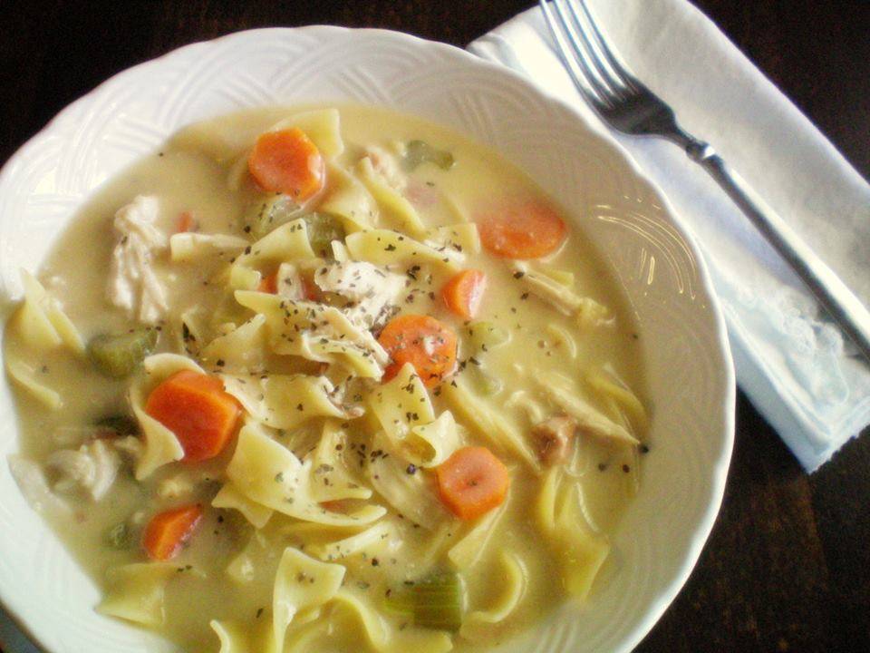 EASY CREAMY CHICKEN & FRESH HERBS NOODLE SOUP IN SLOW COOKER